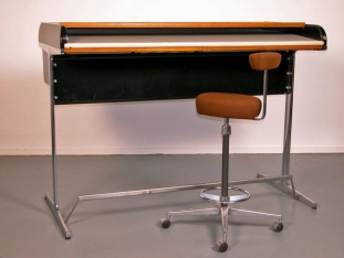 Rolltop desk with Perch