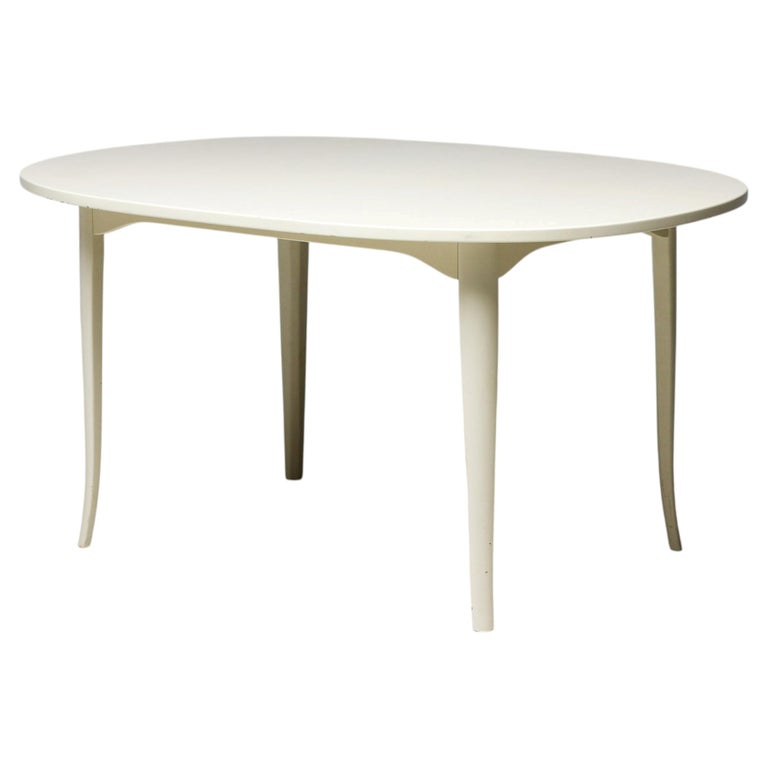 Elegant Bone White Lacquered Oval Side Table by Carl Malmsten for Möbel Komponer