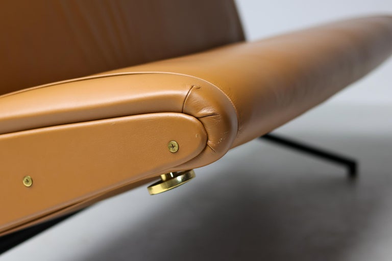 Sofa D70 in Cuoio Leather by Osvaldo Borsani for Tecno - Image 6