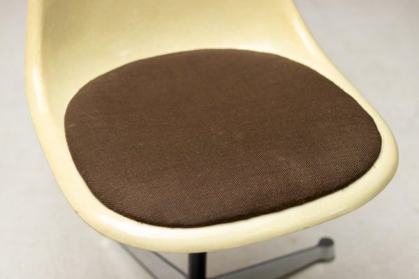 Eames Contract Base Desk Chair - Image 6