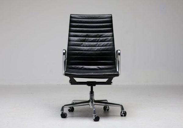 Charles & Ray Eames EA119 Black Leather Executive Desk Chair by Herman Miller - Image 4