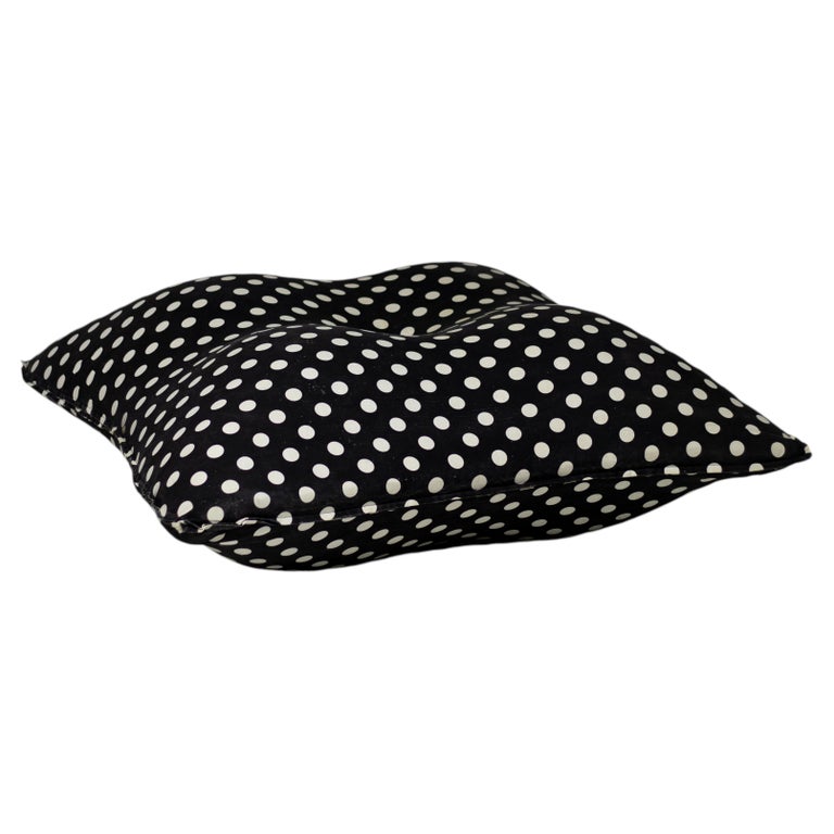 The Holy Grail of Gufram – The Elusive Polka Dot Cushion