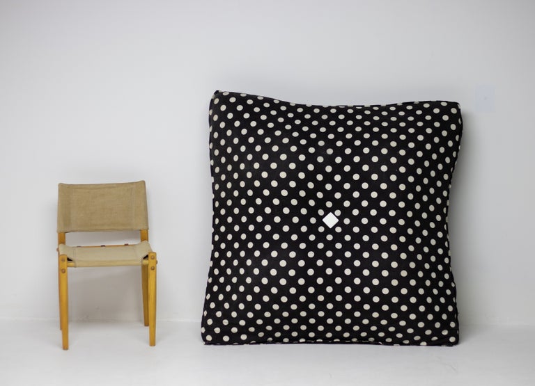 The Holy Grail of Gufram – The Elusive Polka Dot Cushion - Image 2