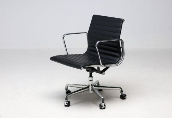 Charles & Ray Eames Black Leather Executive Desk Chair by Herman Miller - Image 9