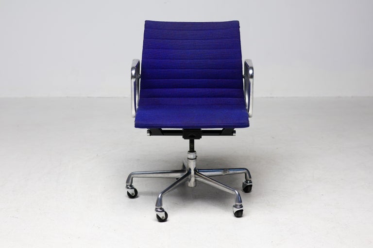 Unique Blue IBM Executive Office Chair by Charles & Ray Eames for Herman Miller - Image 2