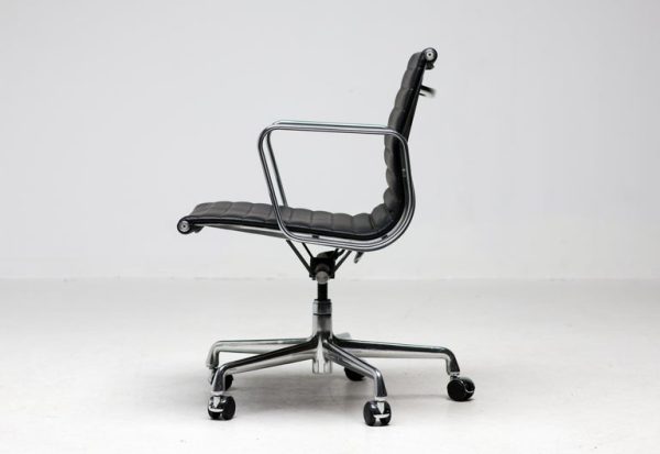 Charles & Ray Eames Black Leather Executive Desk Chair by Herman Miller - Image 4