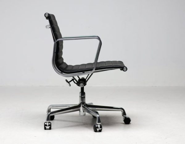 Charles & Ray Eames Black Leather Executive Desk Chair by Herman Miller - Image 7