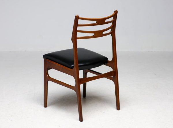 Set of Five Johannes Andersen Dining Room Chairs - Image 4