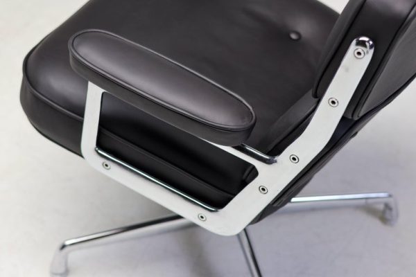 Vitra Charles & Ray Eames Executive Lobby Chair - Image 7