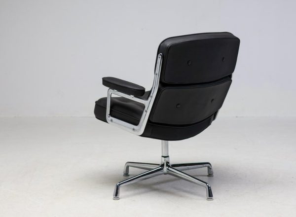 Vitra Charles & Ray Eames Executive Lobby Chair - Image 6