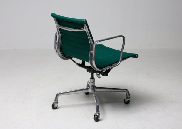 Herman Miller Mid Century Modern Charles & Ray Eames Green Executive Desk Chair - Image 3