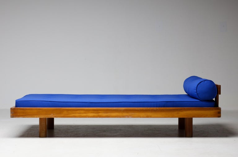 Pierre Chapo’s “T22” Daybed – Sculptural Elm, in Bleu Marcoule Wool - Image 20
