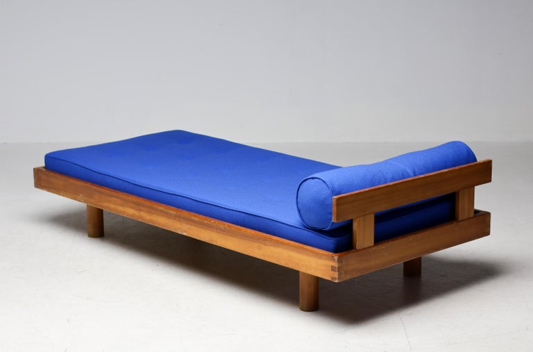 Pierre Chapo’s “T22” Daybed – Sculptural Elm, in Bleu Marcoule Wool - Image 9