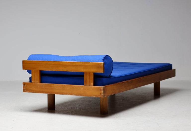 Pierre Chapo’s “T22” Daybed – Sculptural Elm, in Bleu Marcoule Wool - Image 12