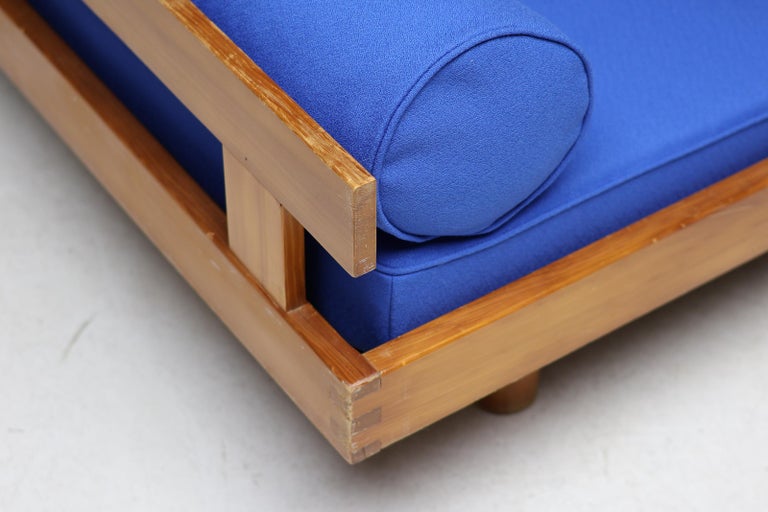 Pierre Chapo’s “T22” Daybed – Sculptural Elm, in Bleu Marcoule Wool - Image 15
