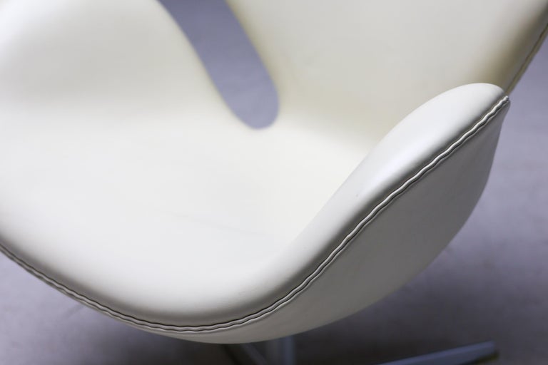 Arne Jacobsen – 50th Anniversary Swan Chair, Champagne, Limited Edition, 2008 - Image 7