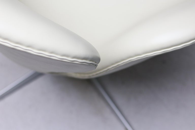 Arne Jacobsen – 50th Anniversary Swan Chair, Champagne, Limited Edition, 2008 - Image 9