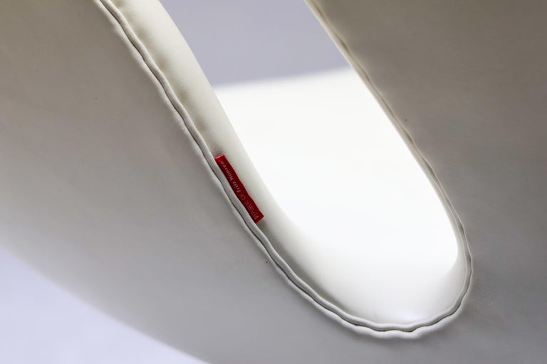 Arne Jacobsen – 50th Anniversary Swan Chair, Champagne, Limited Edition, 2008 - Image 10