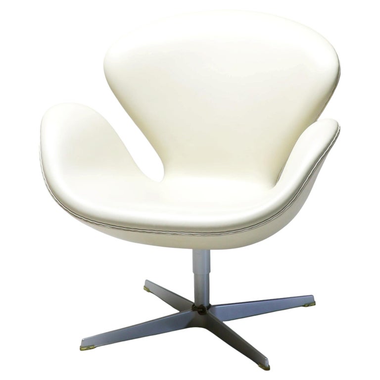Arne Jacobsen – 50th Anniversary Swan Chair, Champagne, Limited Edition, 2008