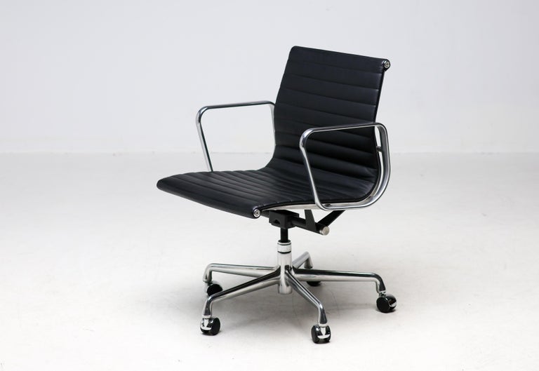 Charles & Ray Eames Black Leather Executive Desk Chair by Herman Miller - Image 2
