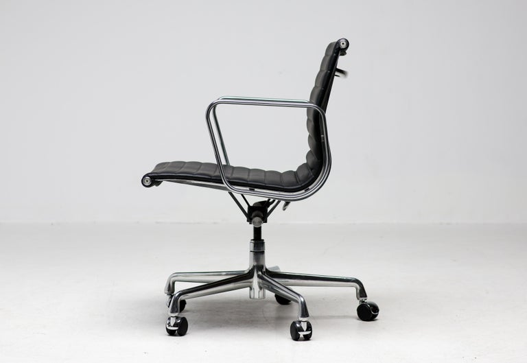 Charles & Ray Eames Black Leather Executive Desk Chair by Herman Miller - Image 5
