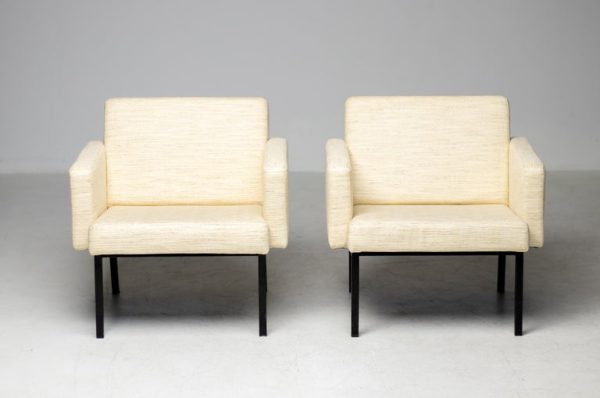 Mid Century Modern Pair of Cream Wool Martin Visser SZ48 Lounge Chairs - Image 2