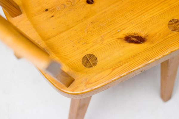 Set of Six Oregon Pine Side Chairs by Roland Wilhelmsson - Image 4