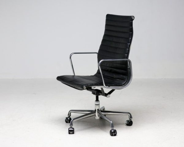 Charles & Ray Eames EA119 Black Leather Executive Desk Chair by Herman Miller - Image 6