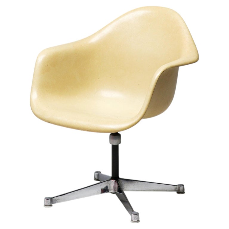 Charles & Ray Eames for Herman Miller – Swiveling Parchment Fiberglass Arm Chair