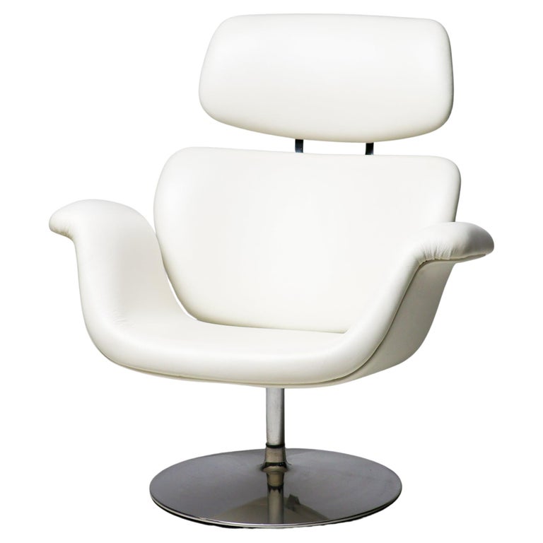 Artifort Tulip F545 Lounge Chair by Pierre Paulin, White Leather