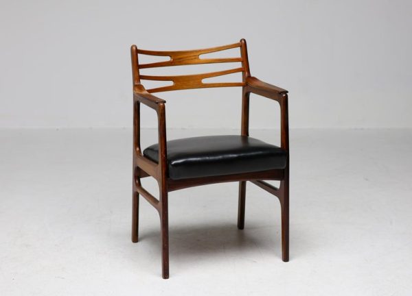 Set of Five Johannes Andersen Dining Room Chairs - Image 3