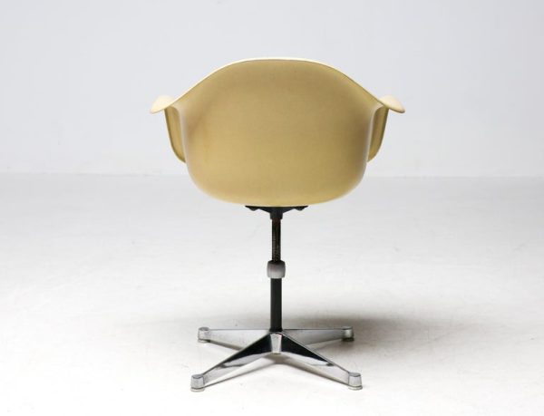 Charles and Ray Eames Contract Base Arm Chair by Herman Miller - Image 7