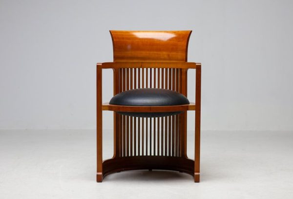 Cassina Taliesin Dining Table with 4 Barrel Chairs by Frank Lloyd Wright - Image 3