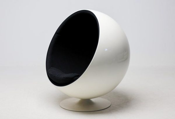 Eero Aarnio "Ball Chair" – Iconic Mid-Century Modern Design - Image 2