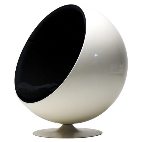 Eero Aarnio "Ball Chair" – Iconic Mid-Century Modern Design