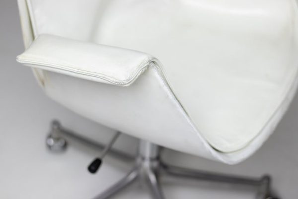 Three White Leather Mid Mod Bird Desk Chairs by Fabricius & Kastholm for Kill - Image 3