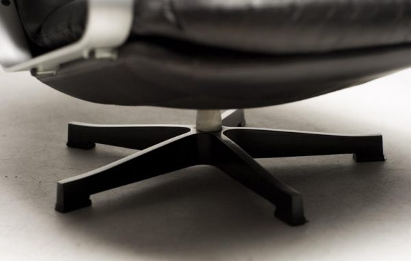 Mid-Century Modern Aluminum & Black Leather Lounge Chair – Mad Men Style Comfort - Image 6