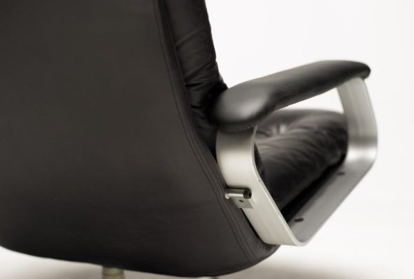 Mid-Century Modern Aluminum & Black Leather Lounge Chair – Mad Men Style Comfort - Image 8