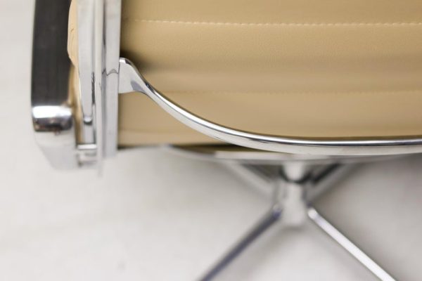 Bespoke Charles & Ray Eames Sand Leather EA216 Lounge Chairs - Image 12
